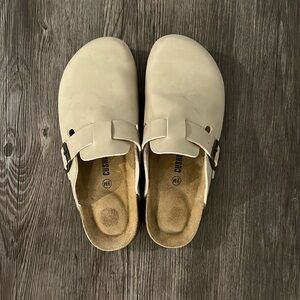 Cushionaire Clogs